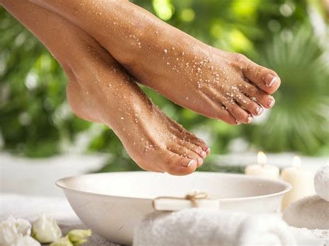 Foot Scrub with Gel (60min)